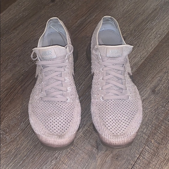 Nike Running Shoes (VaporMax) - Picture 3 of 9